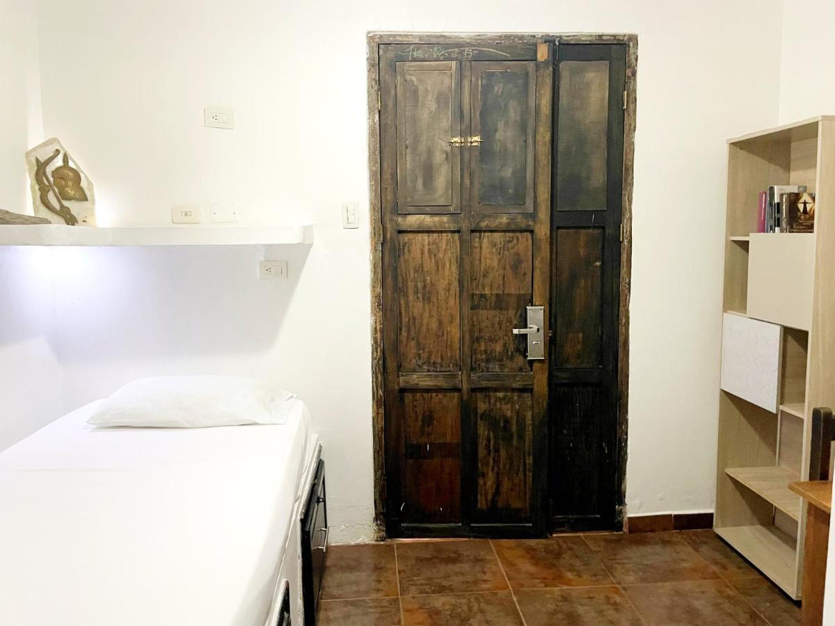 Cartagena Casa Mama Waldy Hostel מראה חיצוני תמונה