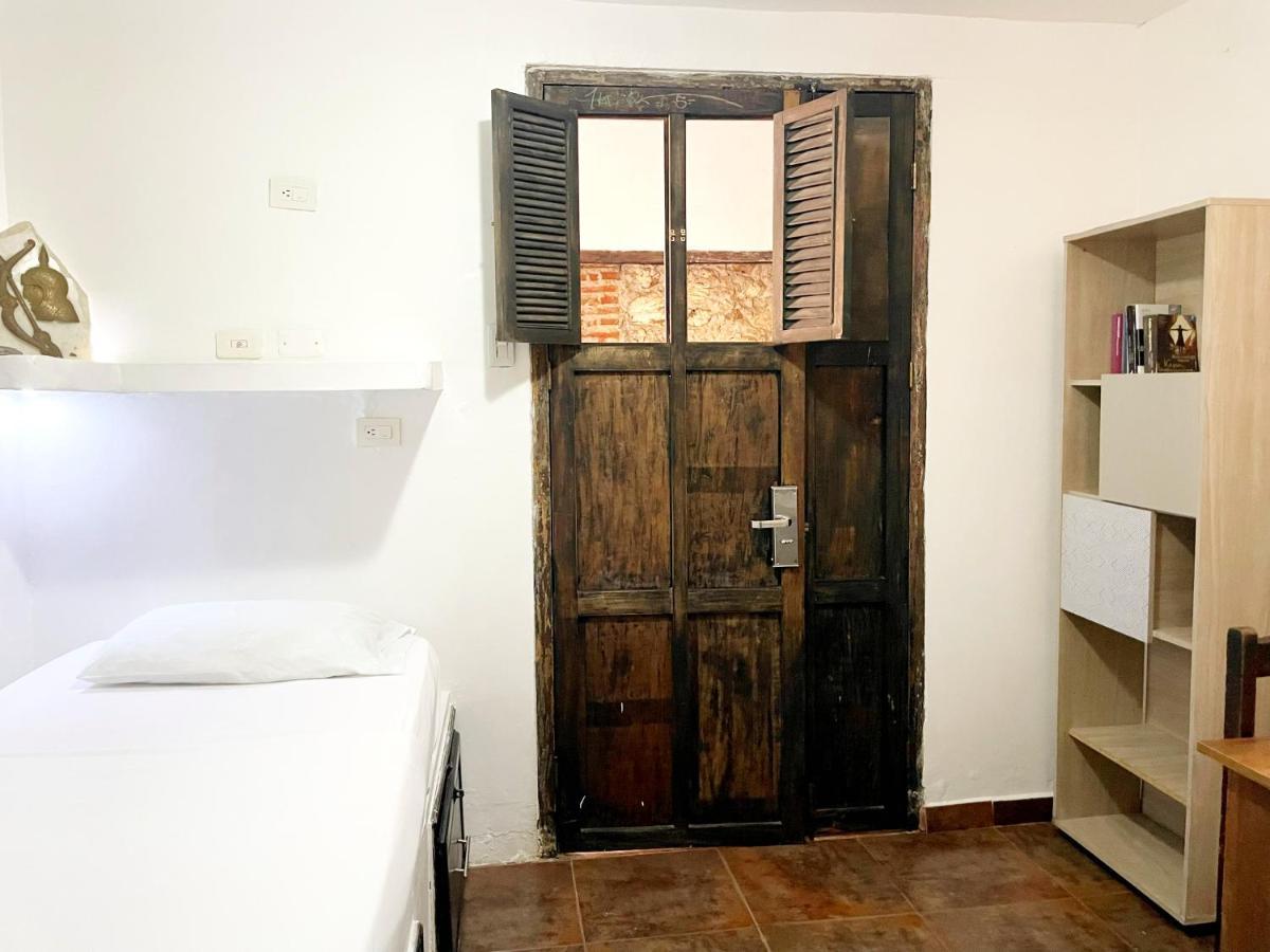 Cartagena Casa Mama Waldy Hostel מראה חיצוני תמונה