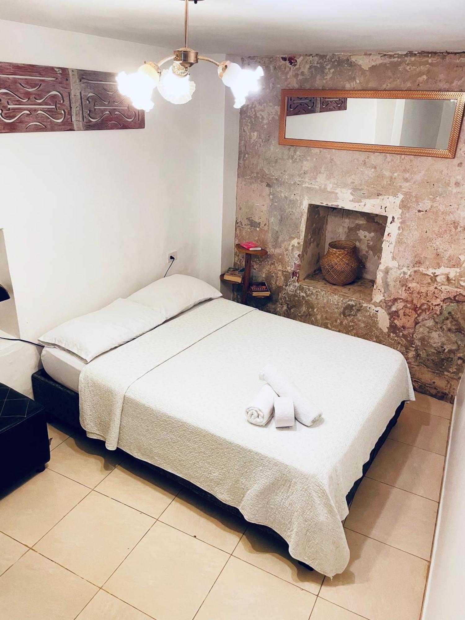 Cartagena Casa Mama Waldy Hostel מראה חיצוני תמונה